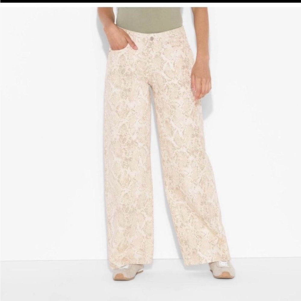 NWT Low-Rise Baggy Jeans - Wild Fable™ White
Snakeskin 6